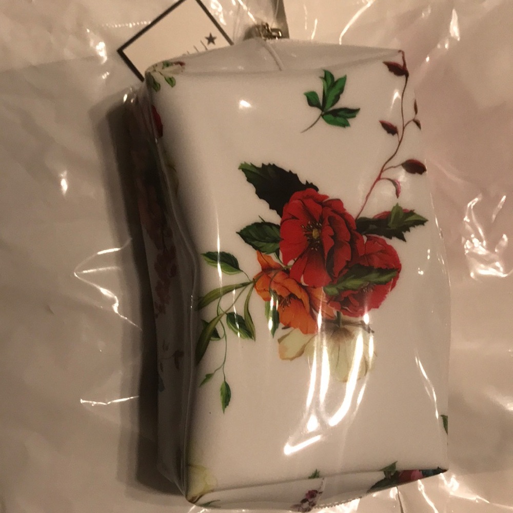NWT Macy’s cosmetic bag